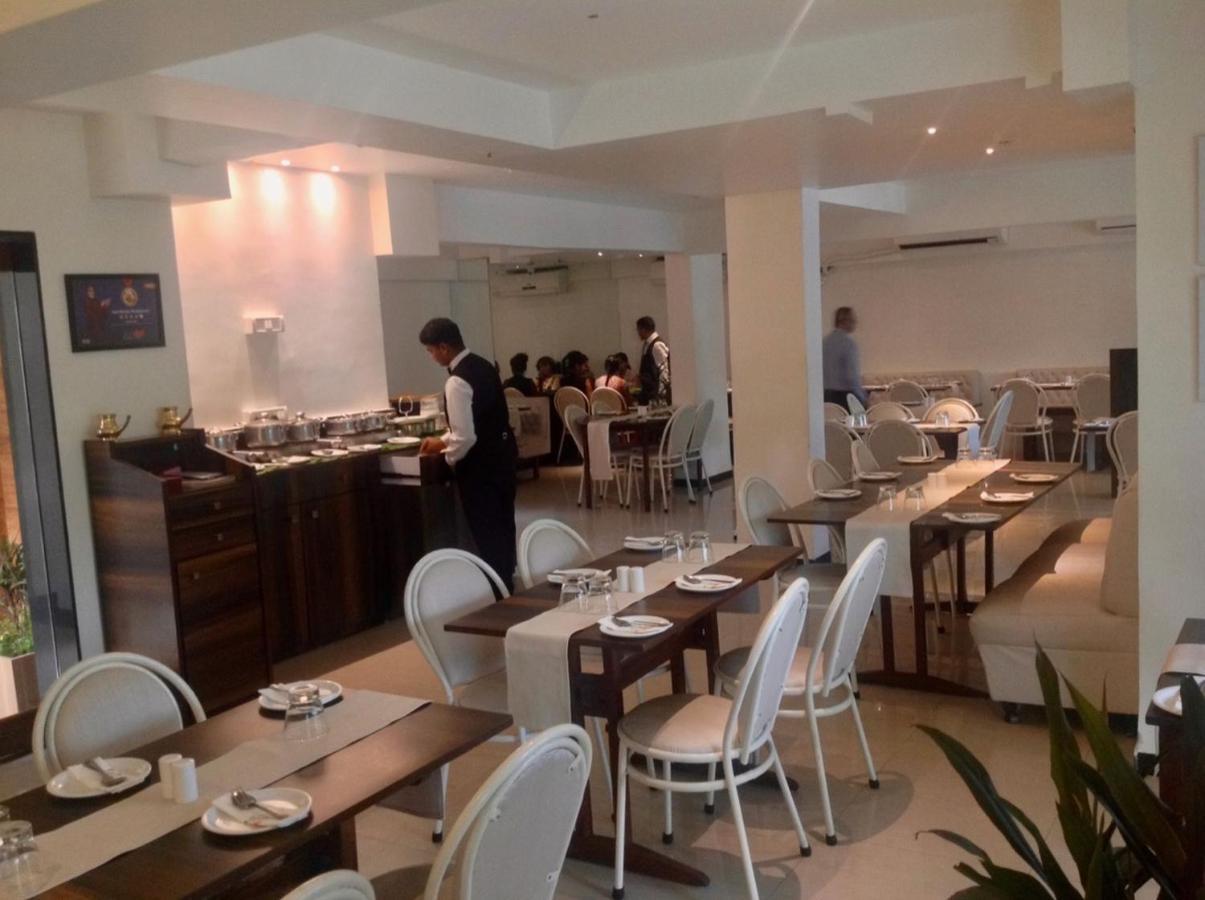 Hotel Samraj Mumbai Dış mekan fotoğraf